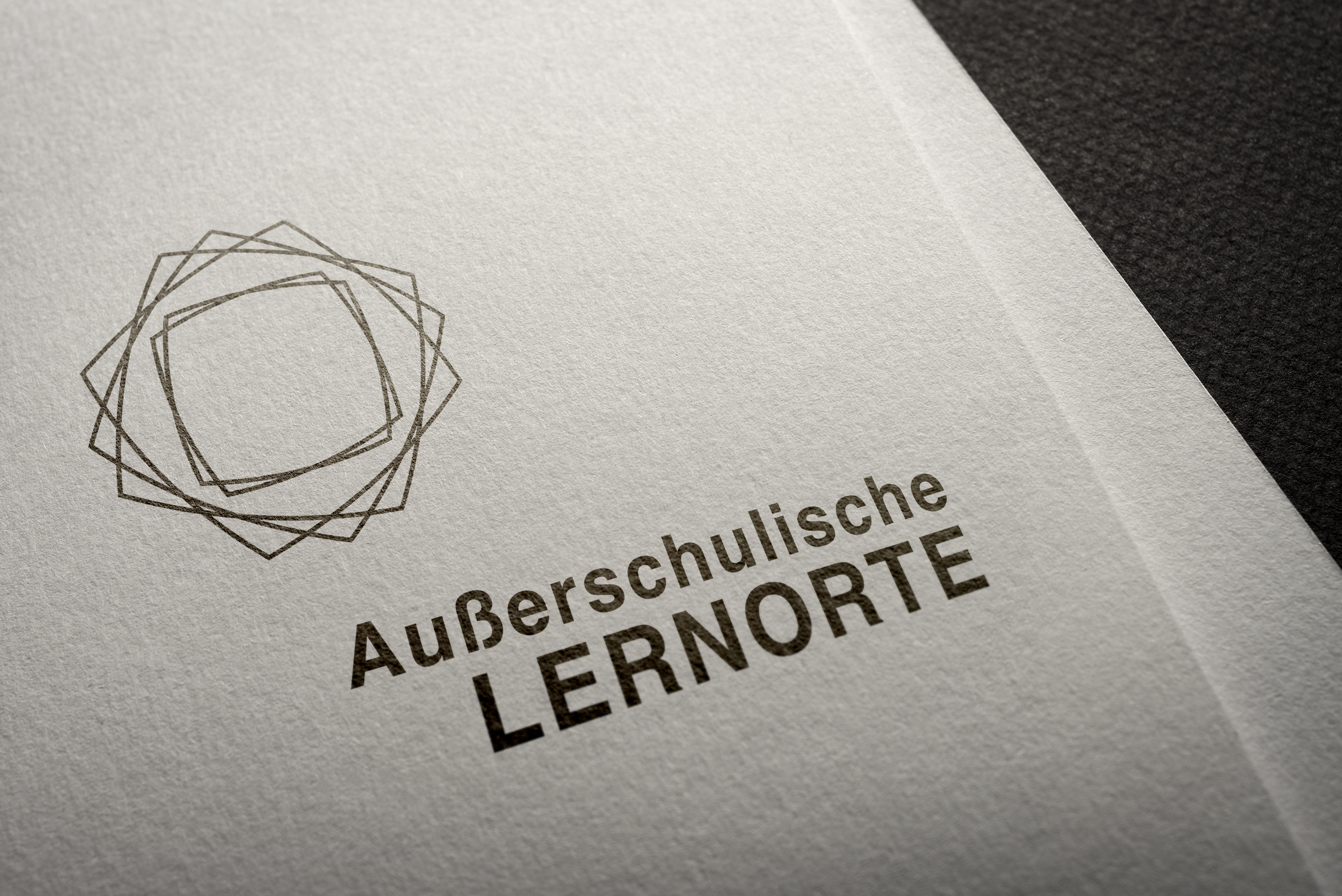 Grafikdesign der Außerschulischen Lernorte auf Briefpapier gedruckt